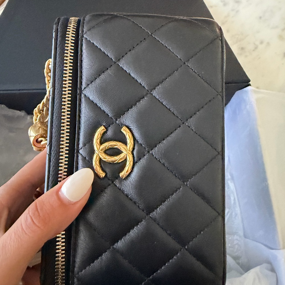 CHANEL small Vanity Crossbody with Gold Chain - Picture 4 of 12